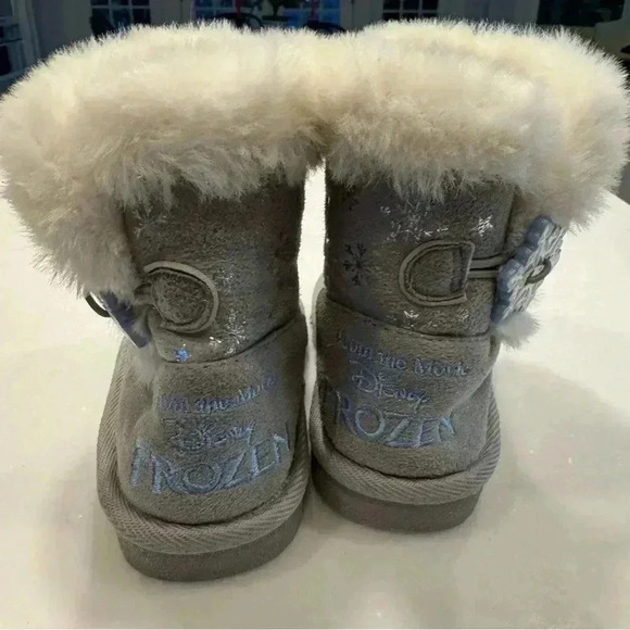 Frozen gray & white w/ snow flakes & rhinestones girls boots size 6 NWOT - Picture 8 of 10